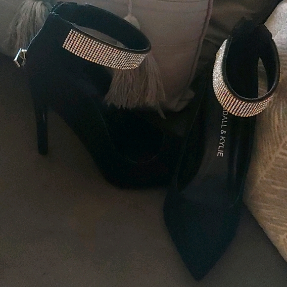 Rinstone Kendall and Kylie heels sz6 - Picture 1 of 7